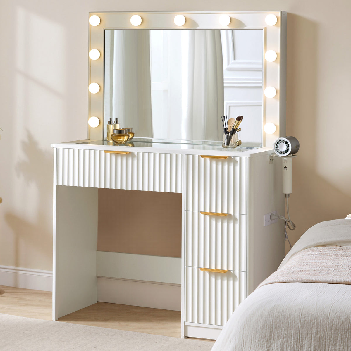 Glow 36.2" Fluted Vanity Desk Amerlife White