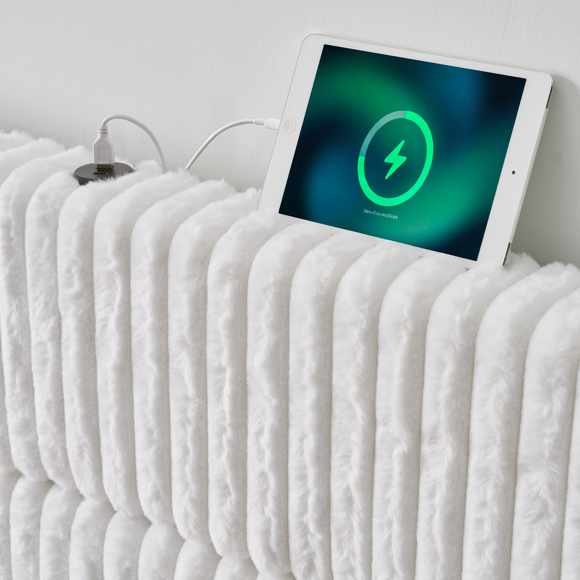Warren Faux-Fur Bed Frame Amerlife White / California king